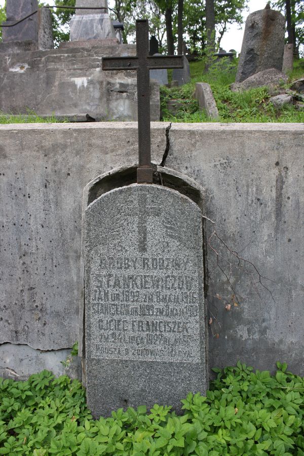 Grobowiec Franciszka Stankiewicza, Jana Stankiewicza, Stanisława Stankiewicza, cmentarz na Rossie w Wilnie, stan z 2013