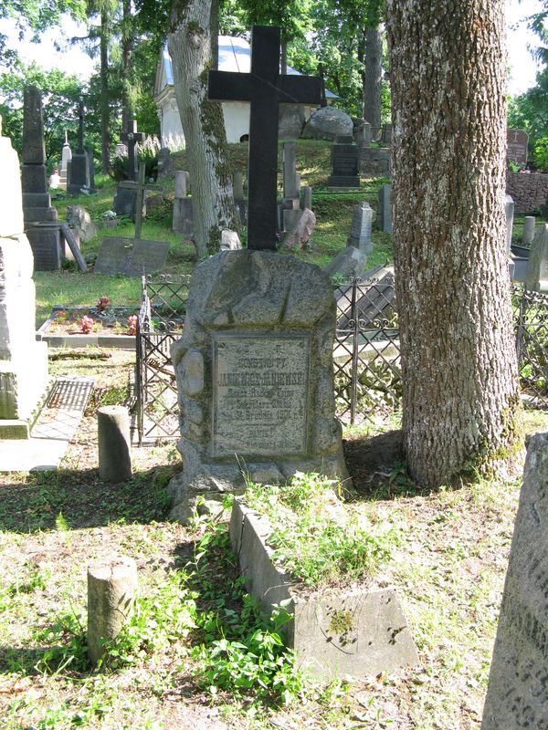 Tombstone of Konstanty Janiewicz-Janiewski, Ross cemetery in Vilnius, as of 2013.