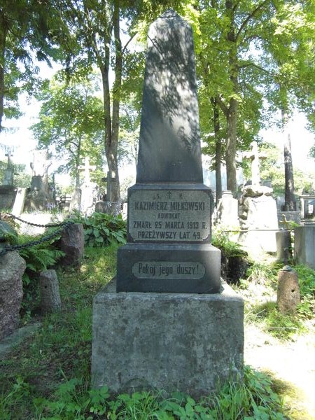 Tombstone of Kazimierz, Kazia and Władysław Miłkowski, Na Rossie cemetery in Vilnius, as of 2013