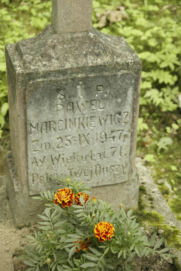 Inskrypcja na nagrobku Pawła Marcinkiewicza, cmentarz na Rossie w Wilnie, stan z 2013