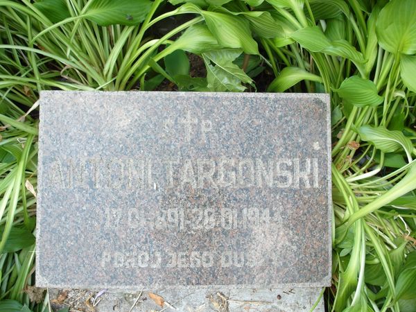 Inscription on the gravestone of Antoni Targoński, Rossa cemetery in Vilnius, as of 2013