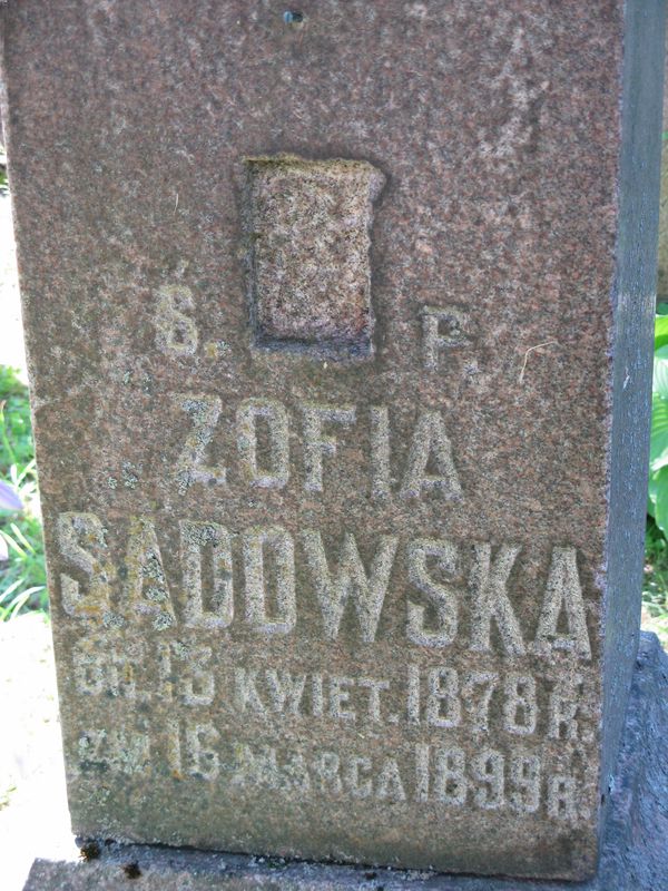 Inskrypcja z nagrobka Zofii Sadowskiej, cmentarz na Rossie w Wilnie, stan z 2013 r.
