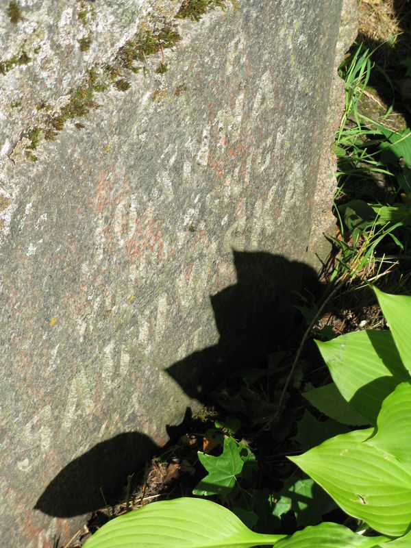 Fragment nagrobka Joanny Sadowskiej, cmentarz na Rossie w Wilnie, stan z 2013 r.