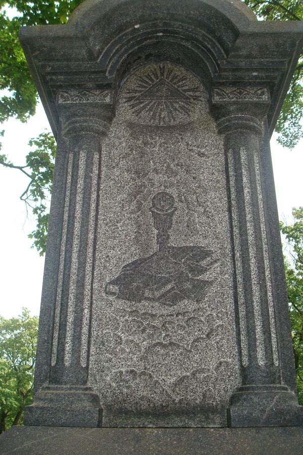 Detal nagrobka Felicjana Biedrzyńskiego, cmentarz Na Rossie w Wilnie, stan z 2013