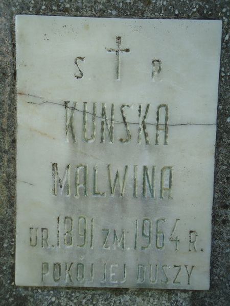 Fragment nagrobka Malwiny Kunskiej z cmentarza na Rossie w Wilnie, stan z 2013 r.