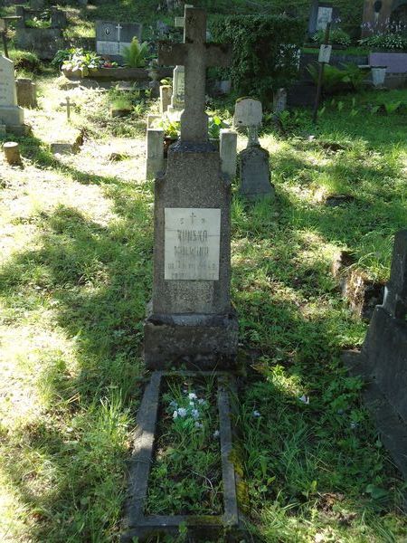 The tombstone of Malvina Kunskaya from the Ross Cemetery in Vilnius, as of 2013.