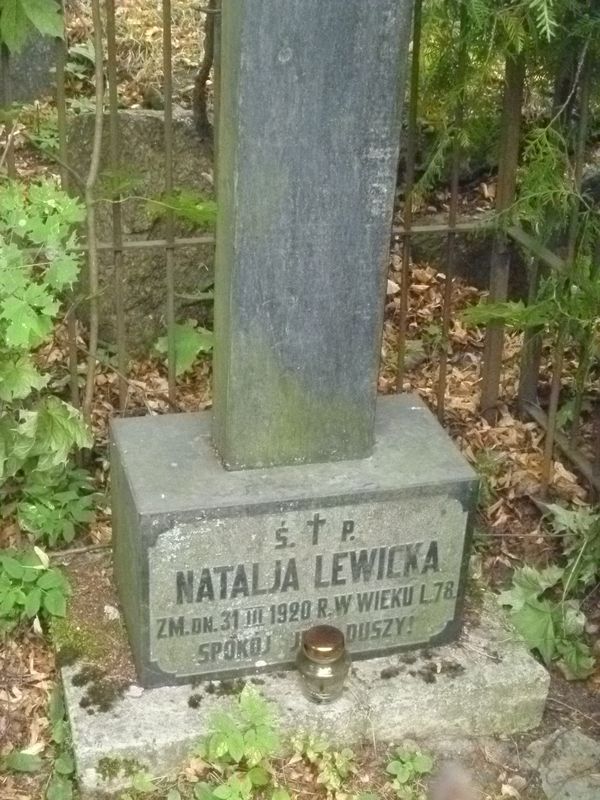 Inscription on the gravestone of Natalia Levitska, Na Rossie cemetery in Vilnius, as of 2013