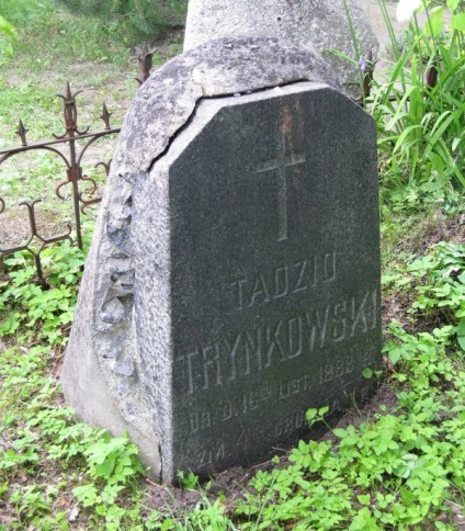 Nagrobek Tadeusza Trynkowskiego, cmentarz na Rossie w Wilnie, stan z 2013 r.