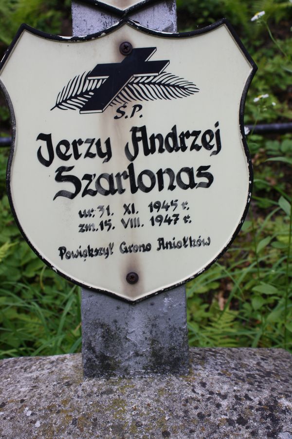 Fragment of a tombstone of Jerzy Szarlonas and Jadwiga Walicka, Rossa cemetery in Vilnius, state of 2013