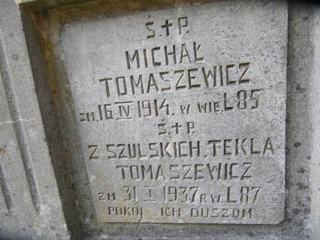 Фрагмент могили Михайла, Теклі та Юзефи Томасевичів на кладовищі На Россі у Вільнюсі, станом на 2013 рік