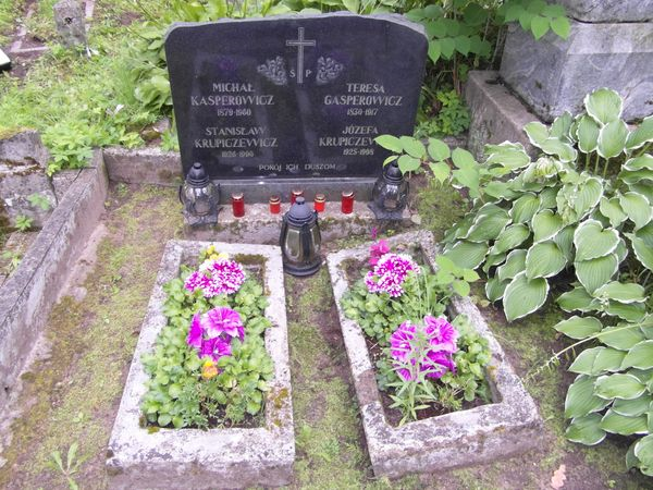 Tombstone of Teresa Gasperowicz, Michal Kasperowicz and the Krupiczewicz family, Rossa cemetery in Vilnius, as of 2013
