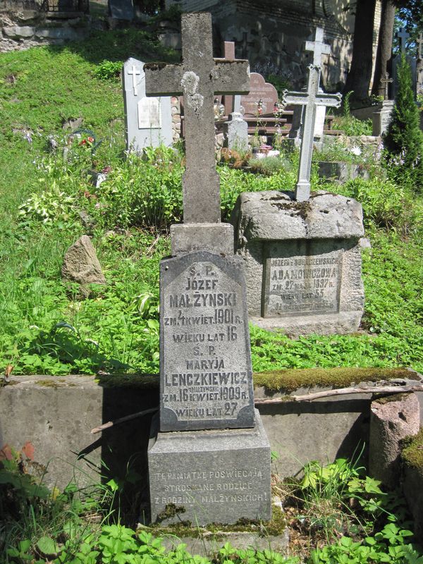 Tombstone of Marya Lenczkewicz and Jozef Malzynski, Ross cemetery in Vilnius, as of 2013.