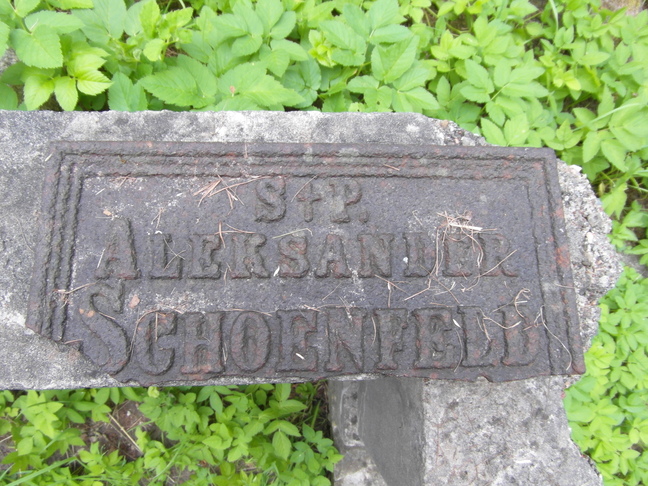 Fragment of the tomb of Alexander Schoenfeld and [An]toni [Jani]szewski, Na Rossie cemetery in Vilnius, as of 2013