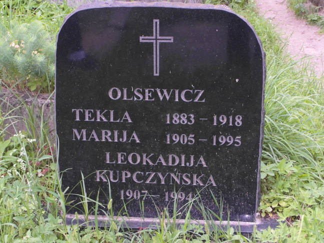 Tombstone of Leokadia Kupczynska and Maria and Tekla Olsevich, Na Rossie cemetery in Vilnius, as of 2013