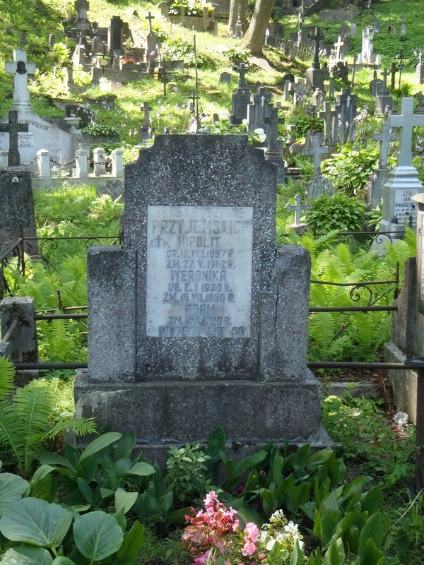 Tombstone of Veronika, Adam and Hipolit Przyjemski, Rossa cemetery in Vilnius, as of 2013