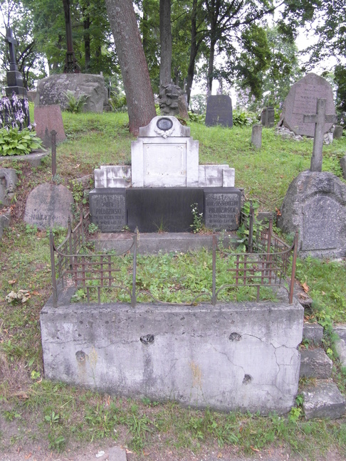 Grobowiec Anny i Piotra Połudzińskich, cmentarz Na Rossie w Wilnie, stan z 2013