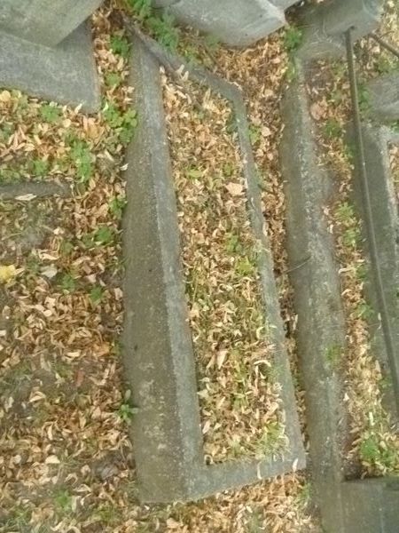 Fragment nagrobka Bohdana Łukomskiego, cmentarz Na Rossie w Wilnie, stan z 2013