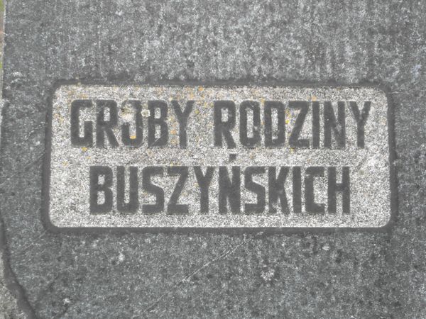 Fragment nagrobka rodziny Buszyńskich, cmentarz Na Rossie w Wilnie, stan z 2013