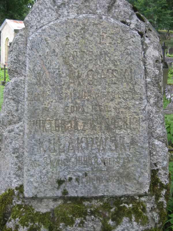 Fragment nagrobka Antoniego i Wiktorii Kułakowskich, cmentarz na Rossie, stan z 2013 roku