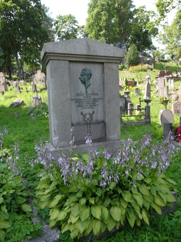 Nagrobek Józefa Godwoda, cmentarz na Rossie w Wilnie, stan na rok 2013