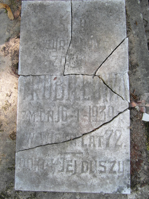 Tombstone of Zofia Trubilova, Na Rossie cemetery in Vilnius, state of 2013