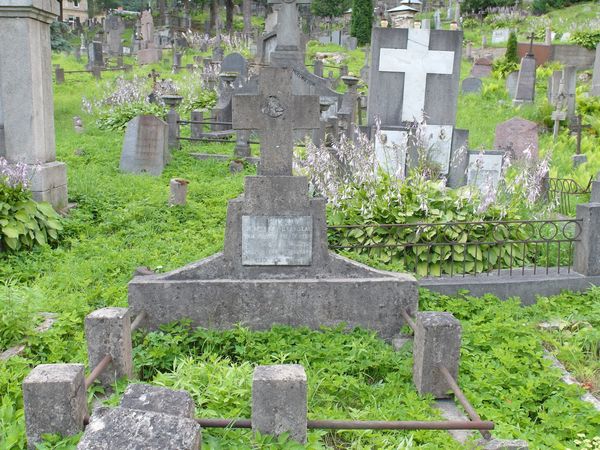 Tombstone of Stanisław and Wincenty Kwiatkowski, Ross Cemetery in Vilnius, as of 2013