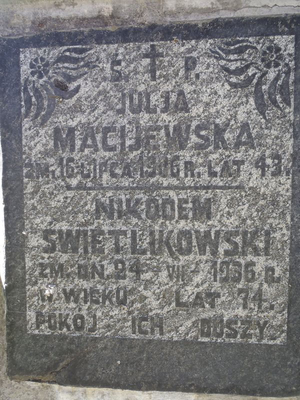 Inscription on the gravestone of Julia Maciejewska and Nikodem Świetlikowski, Rossa cemetery in Vilnius, as of 2013