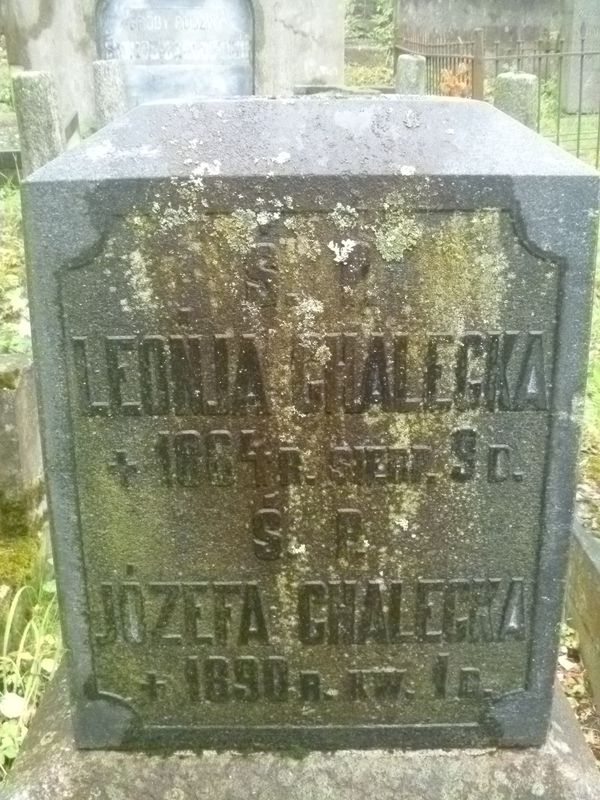 Inscription on the gravestone of Jozefa and Leonia Chalecki, Na Rossie cemetery in Vilnius, as of 2013