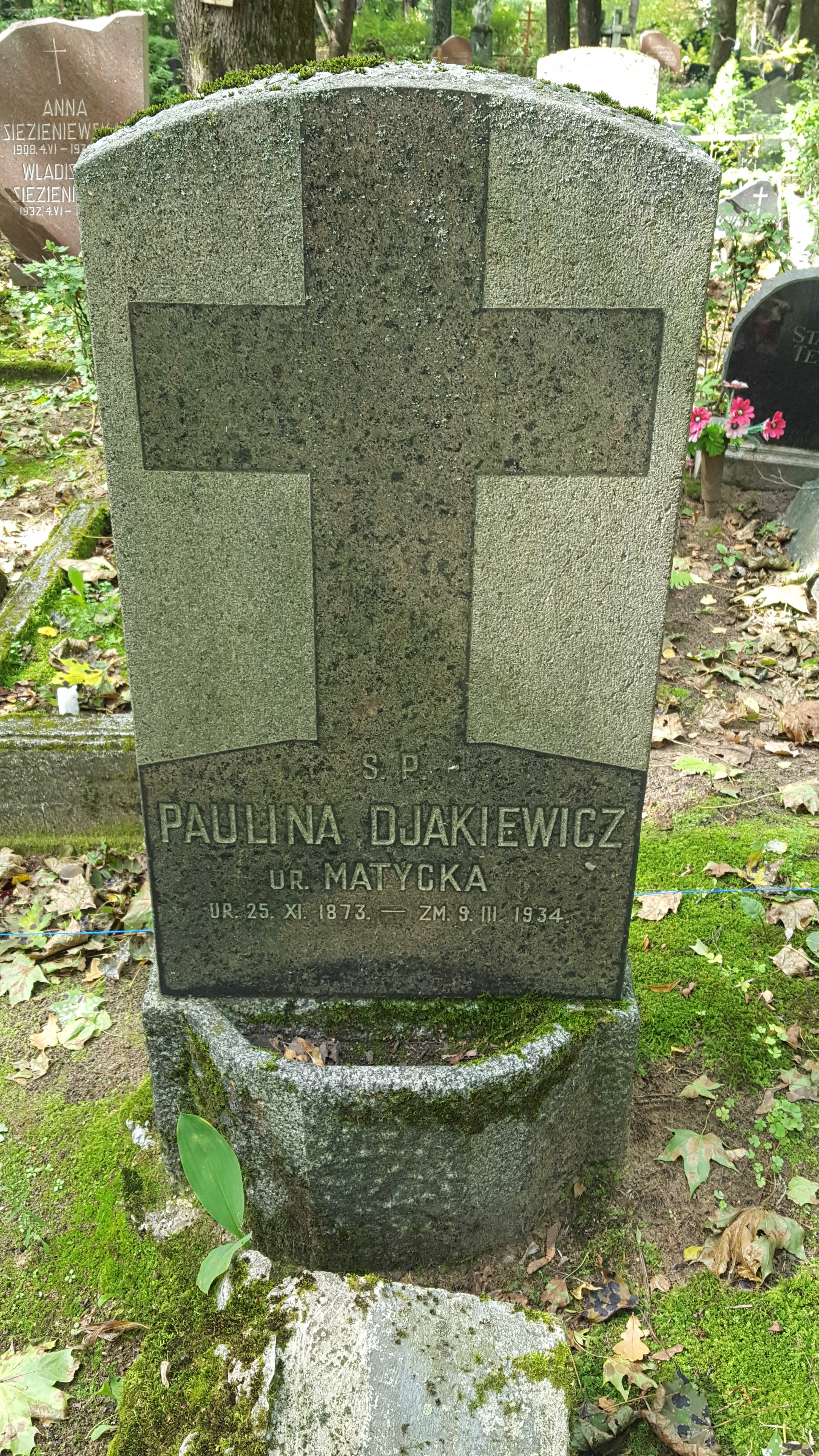 Tombstone of Paulina Djakiewicz, St Michael's cemetery in Riga, as of 2021.