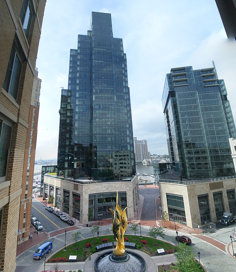 Fotografia przedstawiająca Narodowy Pomnik Katyński „Płomień Wolności” w Baltimore