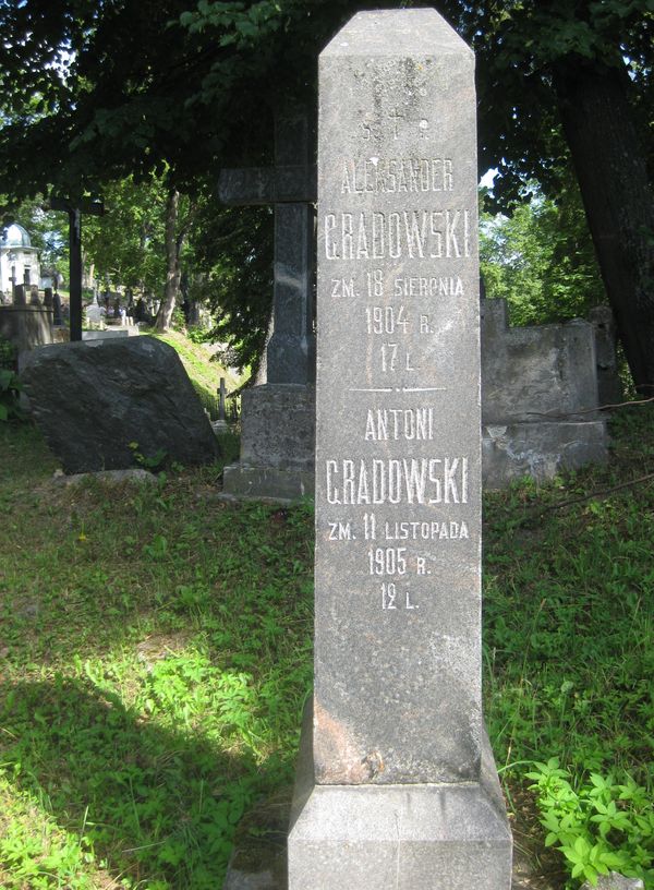 Nagrobek rodziny Gradowskich i Stanisławy Parfjanowicz, cmentarz na Rossie w Wilnie, stan na 2013 r.