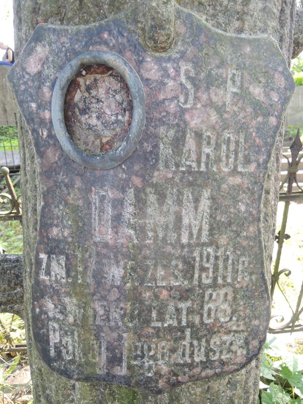 Inscription from the tombstone of Karol Damm, Na Rossie cemetery in Vilnius, as of 2013.