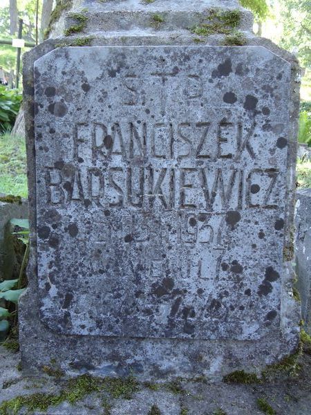 Fragment nagrobka Franciszka Barsukiewicza z cmentarza na Rossie w Wilnie, stan z 2013 r.