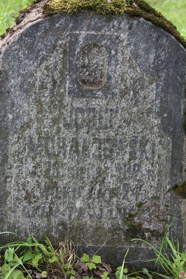 Fragment nagrobka Józefa Moraczewskiego z cmentarza na Rossie w Wilnie, stan z 2013 r.