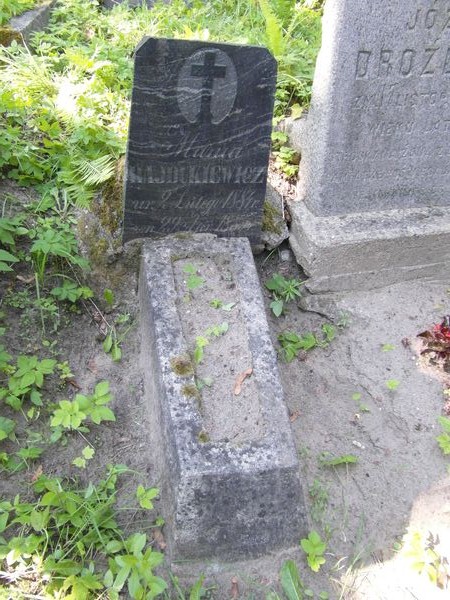 Tombstone of Mania Hajdukevich, Na Rossie cemetery in Vilnius, as of 2013