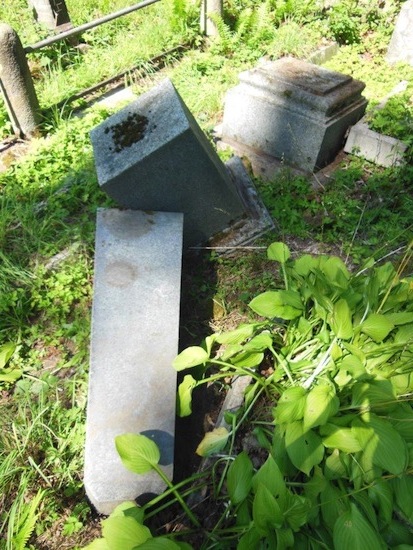 A fragment of the tombstone of Antoni and Józefa Miszkuro, Rossa cemetery in Vilnius, as of 2013