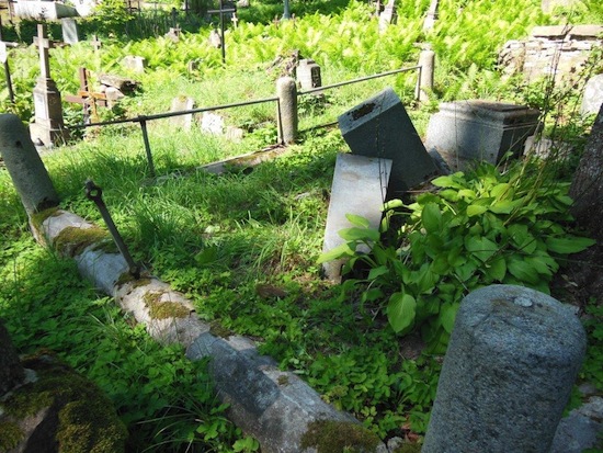 Tombstone of Antoni and Józefa Miszkuro, Rossa cemetery in Vilnius, as of 2013