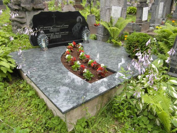 Tombstone of Stanislaw and Leokadia Taber, Na Rossie cemetery in Vilnius, as of 2013