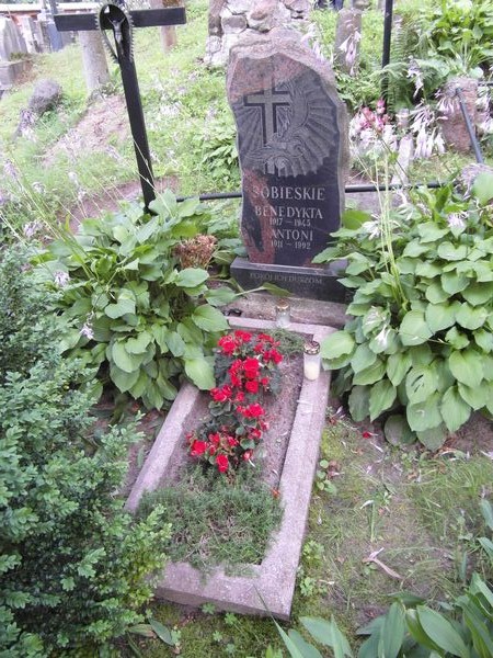 Nagrobek Benedykty i Antoniego Sobieskich, cmentarz Na Rossie w Wilnie, stan z 2013