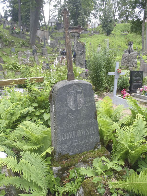 Tombstone of Julia and Maciej Kozlowski, Rossa cemetery in Vilnius, state 2013