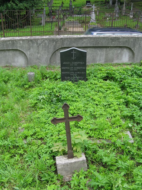 Nagrobek Bronisławy i Józefa Zebrowskich, Bronisławy Cybulskiej i Danuty Wingrys, cmentarz Na Rossie w Wilnie, stan z 2013 roku