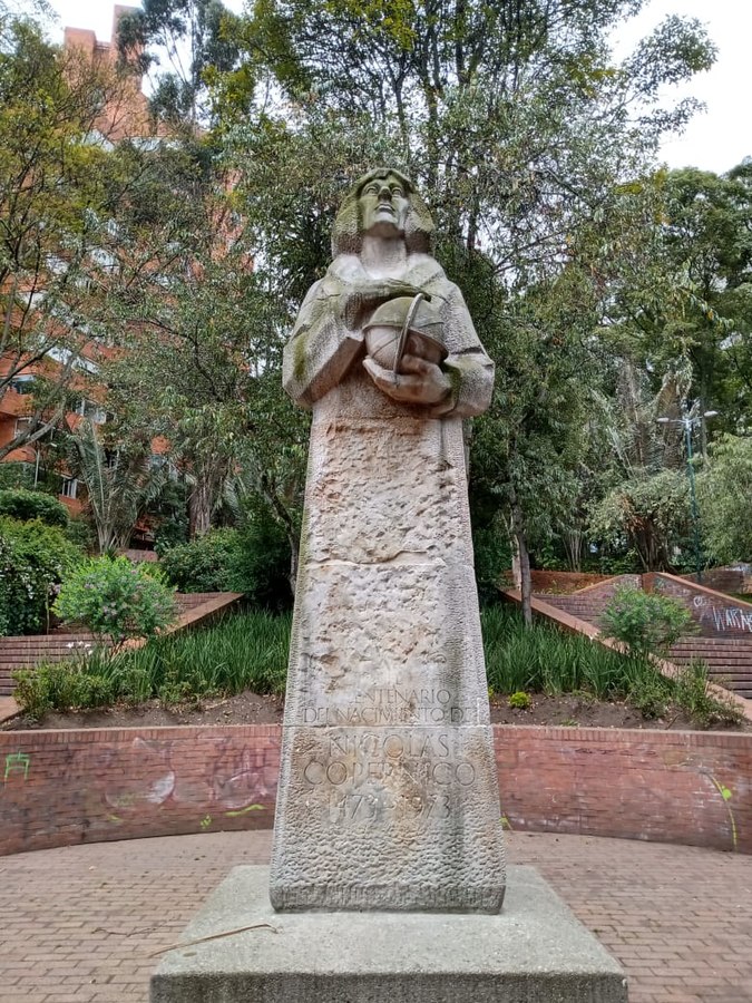 Monument to Nicolaus Copernicus in Bogotá, as of 2021.