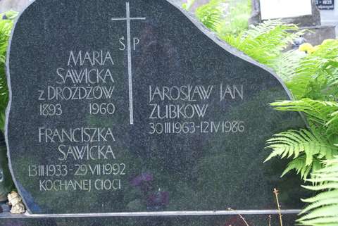 Fragment of the gravestone of Františka and Maria Savický and Yaroslav Zubkov, Na Rossie cemetery in Vilnius, as of 2013