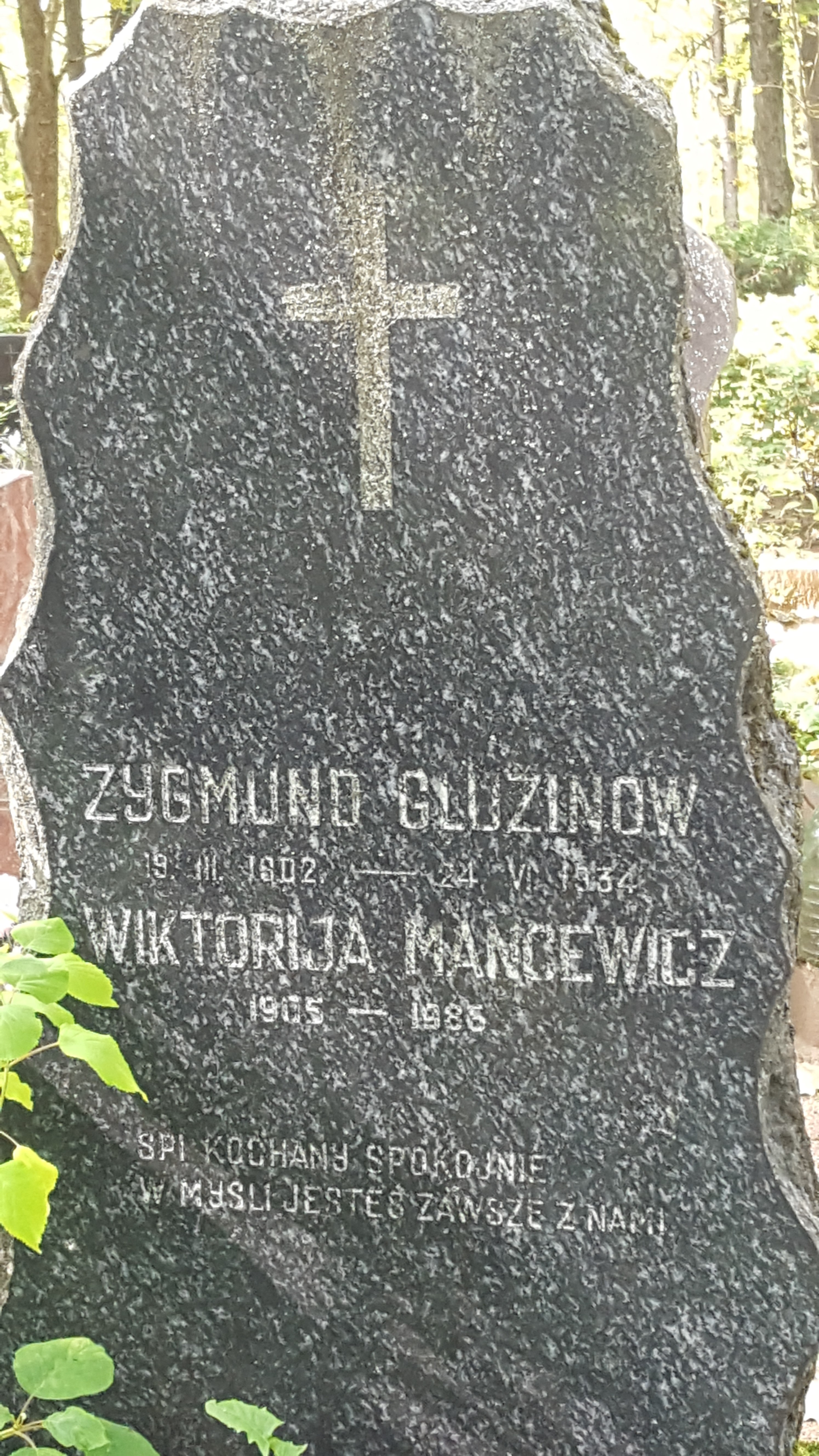 Inscription from the tombstone of Sigmund Gluzinov and Viktoria Mancevich, St Michael's cemetery in Riga, as of 2021.