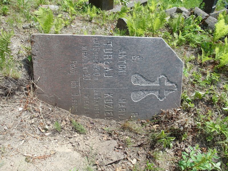 Fragment of a tombstone of Maria Kozello and Antoni Turlai, Rossa cemetery in Vilnius, state of 2015