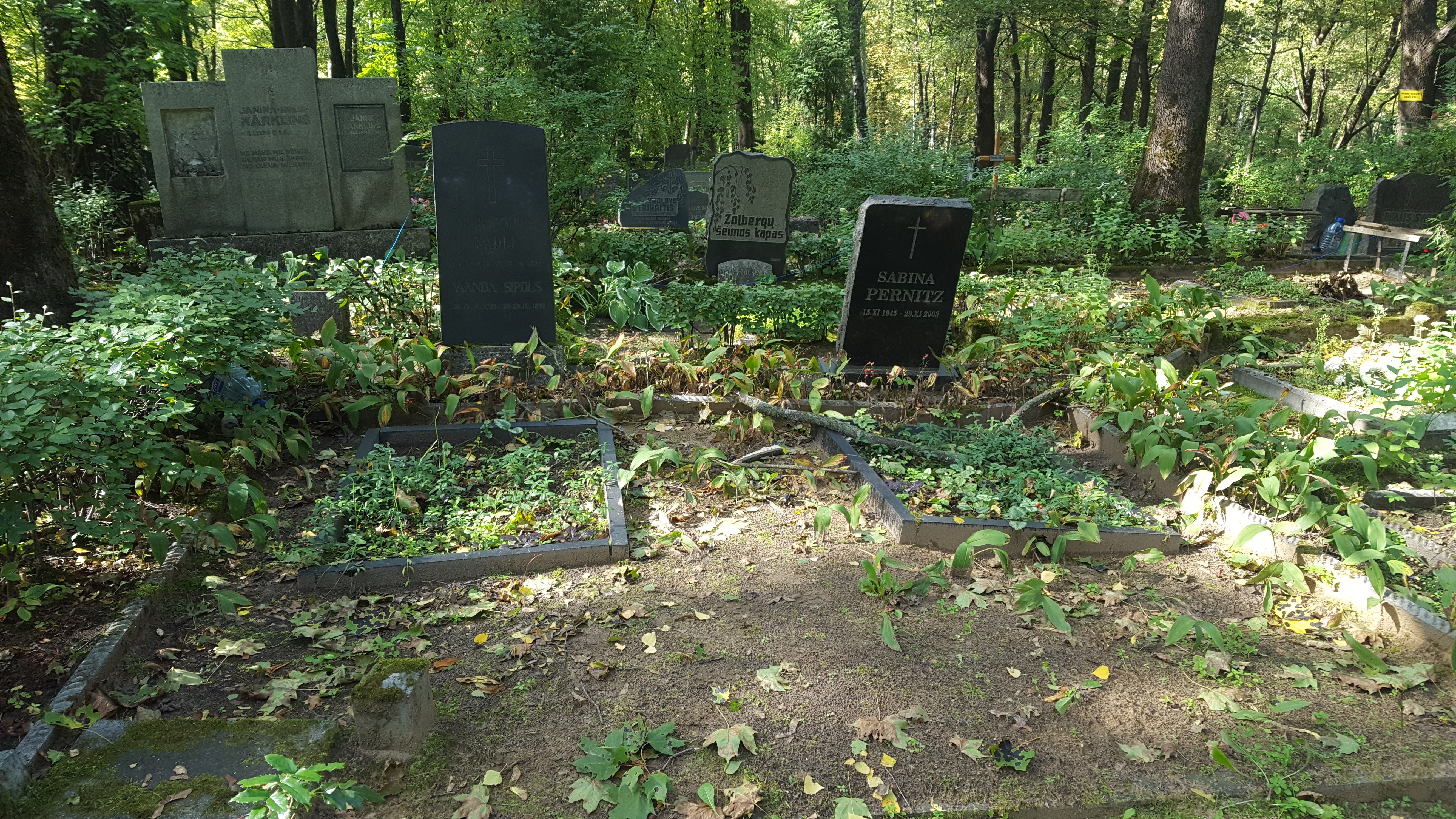 Tombstone of Alexandra Nadij and Wanda Sipols, St Michael's cemetery in Riga, as of 2021.
