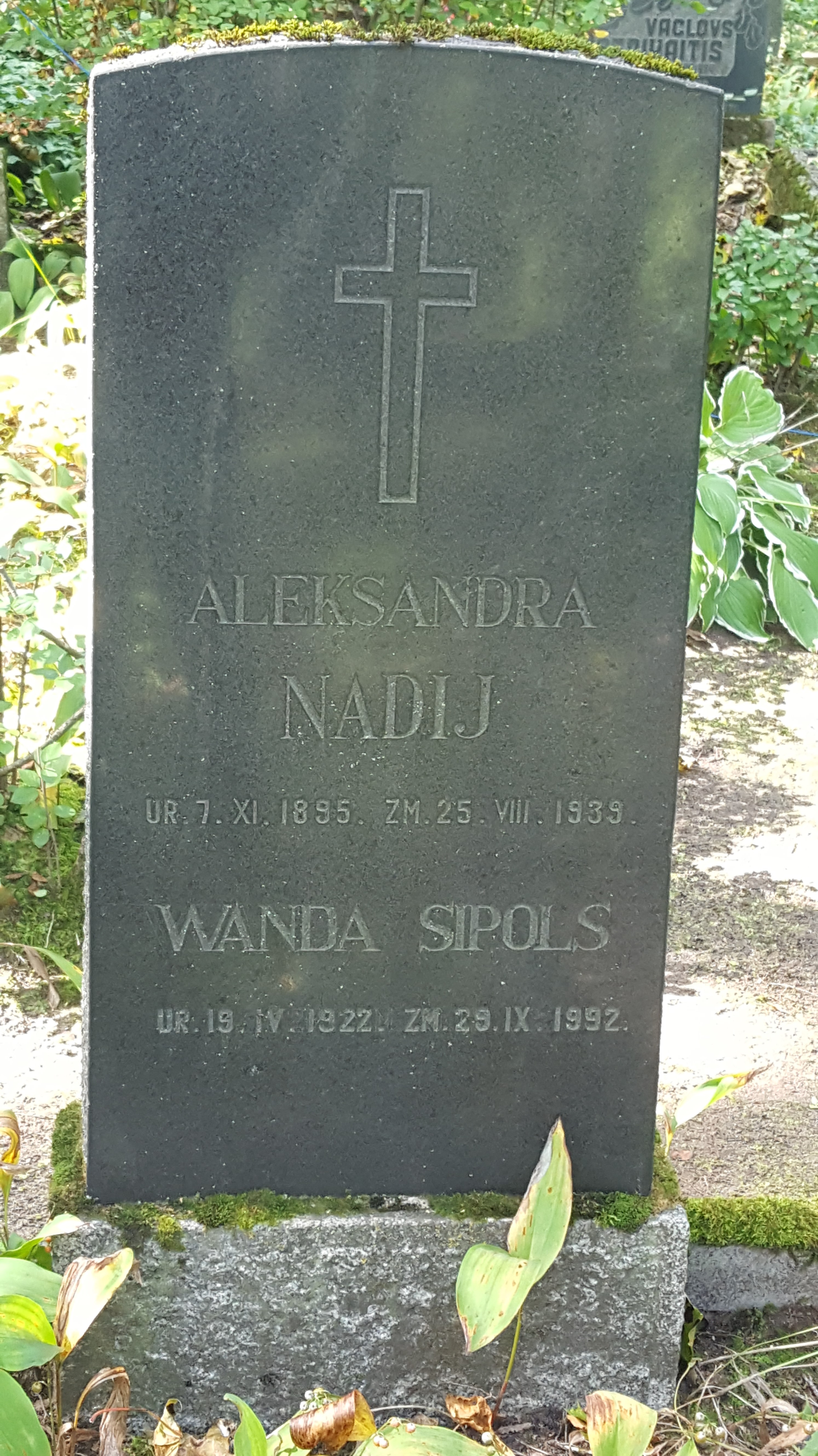 Inscription from the gravestone of Alexandra Nadij and Wanda Sipols, St Michael's Cemetery in Riga, as of 2021.