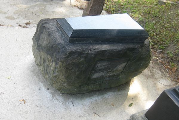 Grobowiec Hipolita i Marii Jundziłł, cmentarz na Rossie w Wilnie, stan na 2013 r.