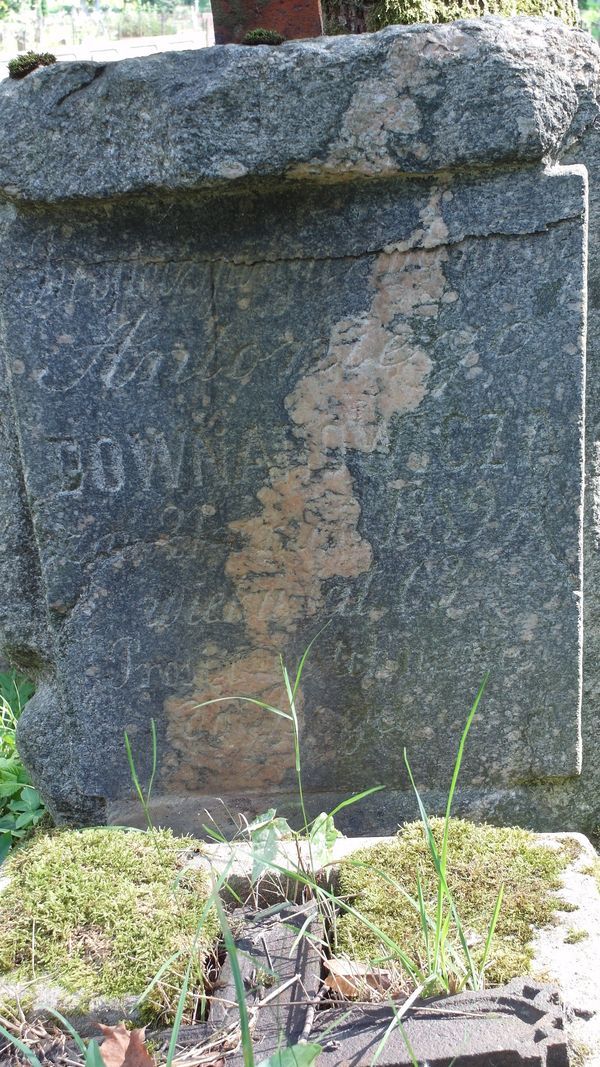 Fragment nagrobka Antoniego Downarowicza, cmentarz na Rossie, stan z 2013 roku