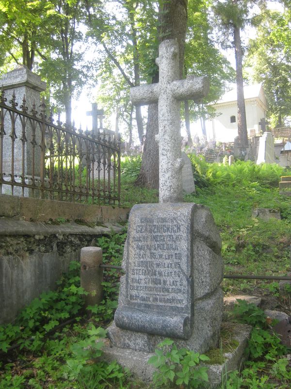 Tombstone of the Czasznicki family, Ross cemetery, state of 2013